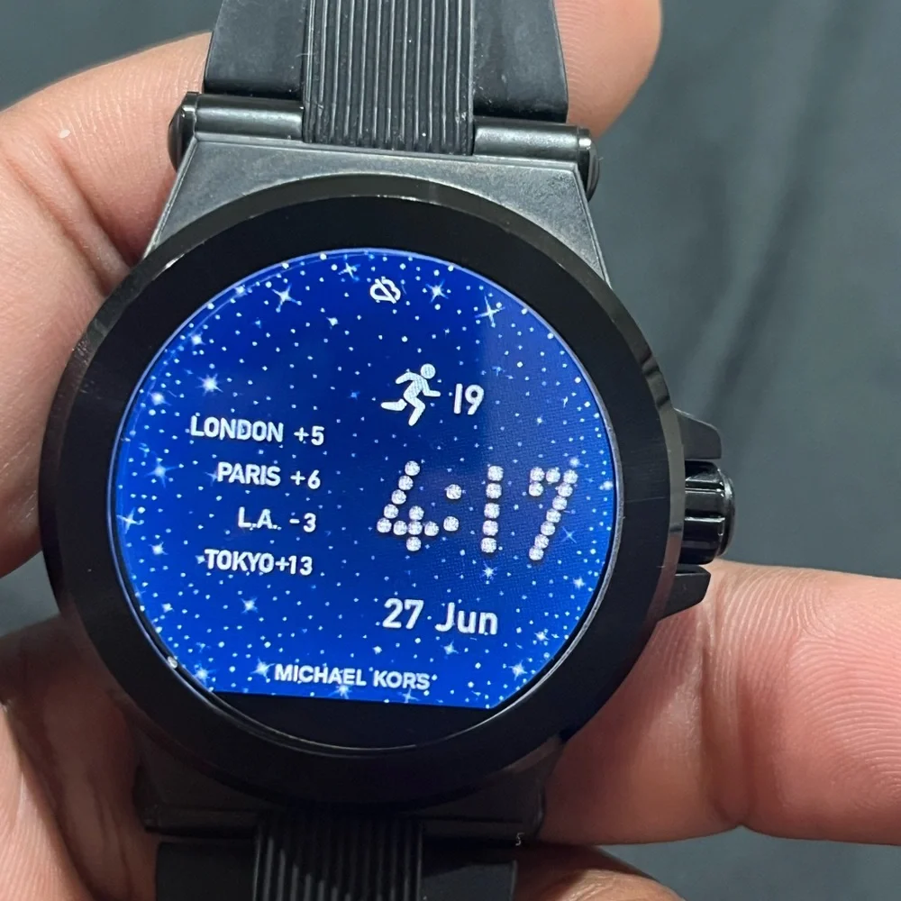 Michael Kors Smartwatch - Picture 6 of 11